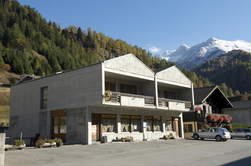 Auberge Des Charmettes Bourg-Saint-Pierre Exterior foto